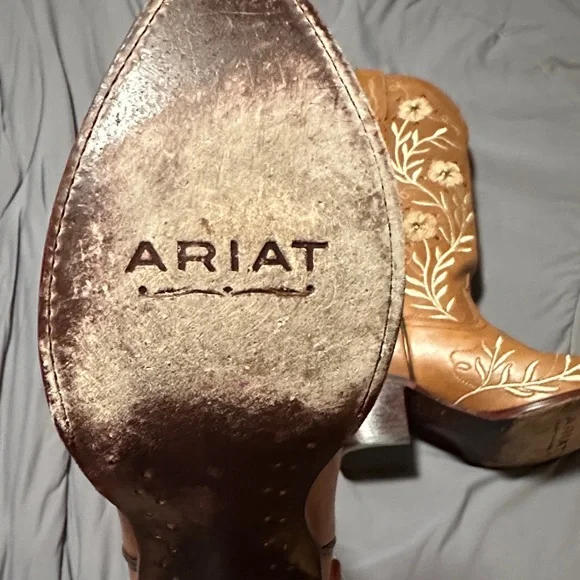 Ariat Tan Leather Embroidered Western Heeled Boots - Picture 2 of 7